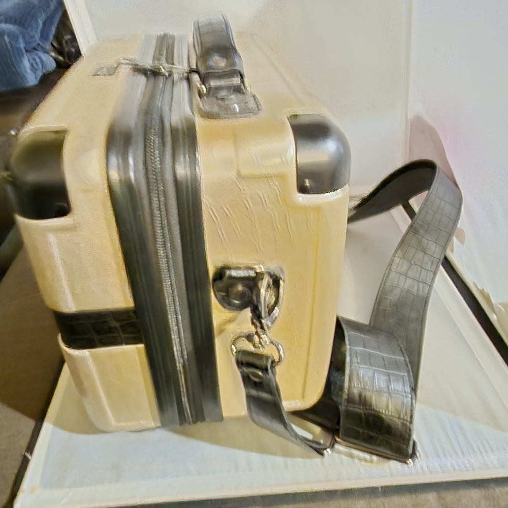 Tan and Black Crocodile Pattern  Travel Train Case Luggage Attachment - Picture 8 of 8